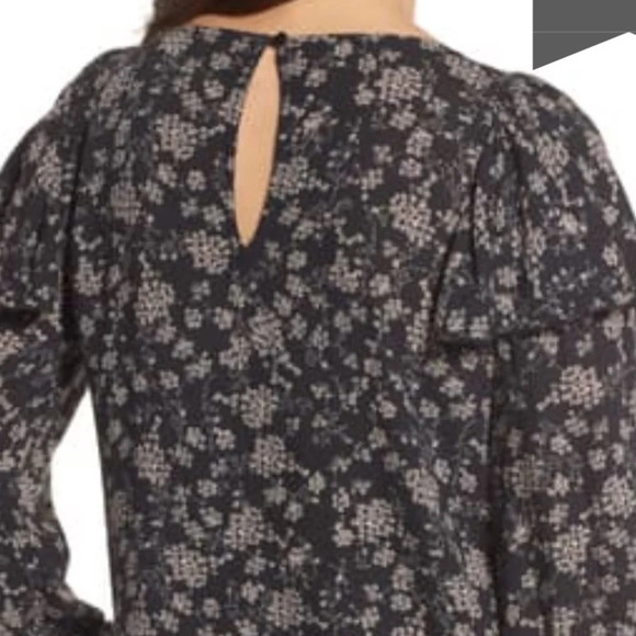 Hinge ruffle top like new condition - Picture 3 of 6